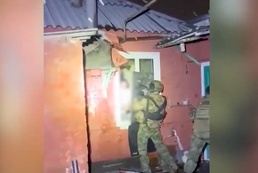 В Армавире неадекват набросился на женщину и угрожал топором полицейским