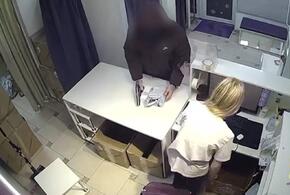 Вооружённое ограбление произошло в пункте выдачи известного маркетплейса в Краснодаре