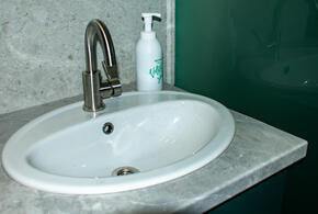 Авария произошла внутри торгового павильона