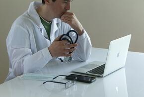 Что делать, если нет талонов к врачу? Юрист рассказал, как получить медицинскую помощь по ОМС