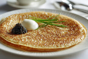 Как есть блины в Масленицу, чтобы не набрать лишний вес, рассказал эксперт