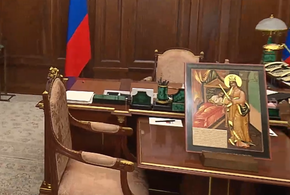 Путину подарили необычную икону. В каких случаях она помогает?