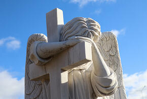 Смерть поселилась рядом: двое детей, двое мужей похоронила солистка гру