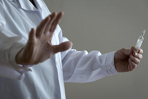 В «Сириусе» создали новое лекарство от рака. При каком виде заболевания помогает препарат?