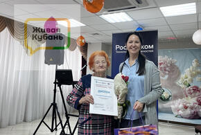 Александра Николаевна Бузько ведет активный образ жизни и уверенно осваивает цифровые сервисы