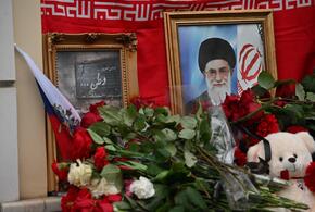 Али Хаменеи алтарь