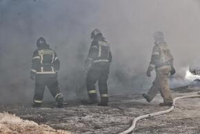 Нефтебазу в Лабинске на Кубани после атаки вражеским БПЛА тушат 4 пожарных расчета