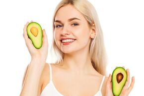 Девушка с авокадо