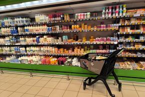 Полки с продуктами 