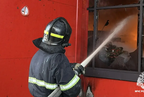 Пожар на складе магазина «Светофор» в Краснодаре не могут потушить почти десять часов