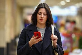 Девушка с телефоном