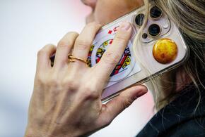 Женщина с телефоном