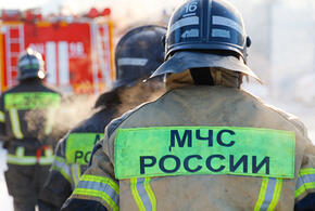 В Абинском районе Кубани не могут потушить большой пожар на подстанции, который произошел в результате падения обломков БПЛА