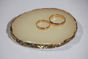 Химик объяснил, какие металлы в украшениях провоцируют раздражение