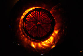 Это обернётся проблемами для Земли: двойная вспышка произошла на Солнце