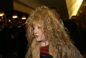 Муж примадонны уже отметился долгом в полмиллиона за замок в Грязи