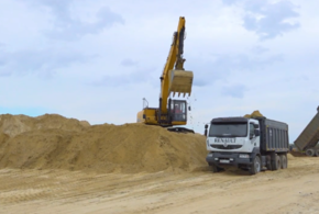 В круглосуточном режиме: Анапу обсыпают чистым песком