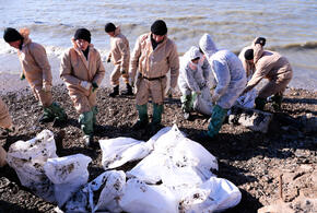 Спасатели заняты на реке и у НПЗ, волонтёры нужны в городе