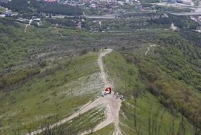 Странная красная точка появилась в горах Геленджика, власти раскрыли правду