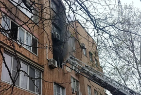 В центре Новороссийска эвакуировали людей из-за пожара