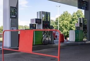 Некоторые АЗС в канистры не отпускают