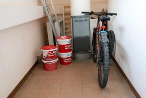 Соседские войны: как заставить убрать из общего тамбура личные вещи 