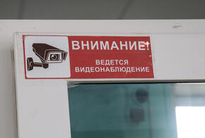 Женщина успела дважды переодеться вместе с шестилетней дочерью
