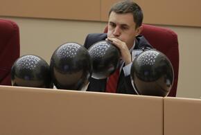 Политик доставлен в суд
