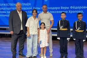 100 детей получили подарочные сертификаты