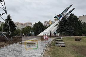 О том, что происходит в Тургеневском сквере, как там копают, ровняют и плитку кладут, смотрите и читайте в фоторепортаже «ЖК»