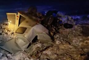 Одна подпись прервала семь жизней: в российском регионе перед судом предстанет механик, выпустивший на трассу неисправную фуру. Среди погибших - 17-летняя девушка 