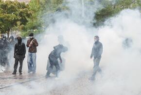 Акции против роста цен и плохого образования переросли в столкновения с полицией и поджоги 