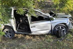 Смертельное ДТП в Краснодарском крае: под Новокубанском Hyundai влетел в дерево, погибли двое мужчин 