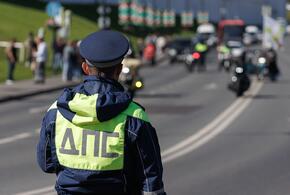 В Майкопе 16-летний парень прокатил на капоте своего авто полицейского, пытаясь «сбросить хвост» 