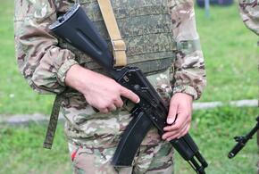 Захваченных российских бойцов отправляют обратно к своим с минами и тротилом