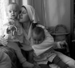 Пятерых истощенных и замерзающих детей обнаружили в холодном доме в Краснодарском крае 