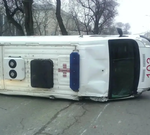 Машину «скорой» опрокинули в центре Краснодара